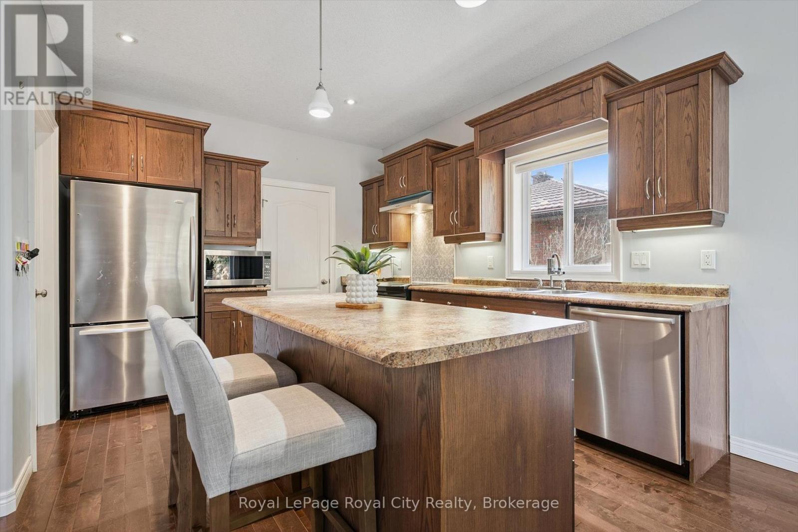 












60A EASTVIEW ROAD

,
Guelph (Grange Road),




Ontario
N1E1Z6

