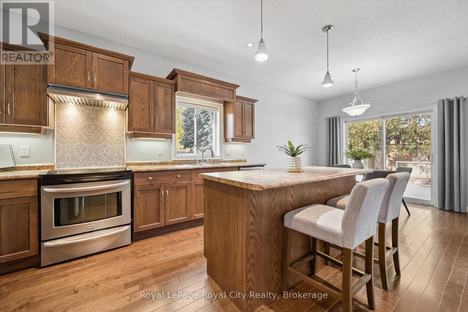 












60A EASTVIEW ROAD

,
Guelph (Grange Road),




Ontario
N1E1Z6

