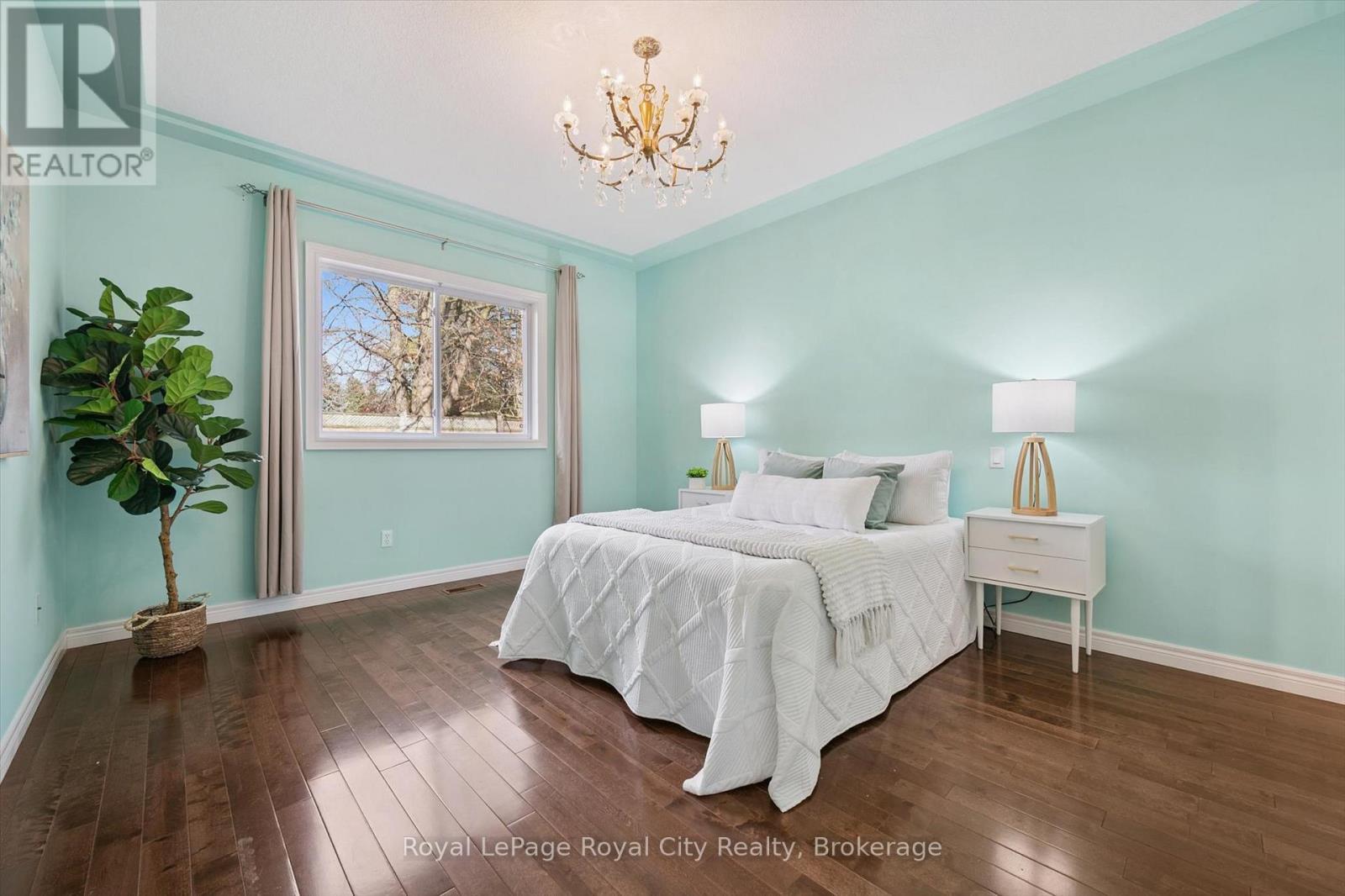 












60A EASTVIEW ROAD

,
Guelph (Grange Road),




Ontario
N1E1Z6

