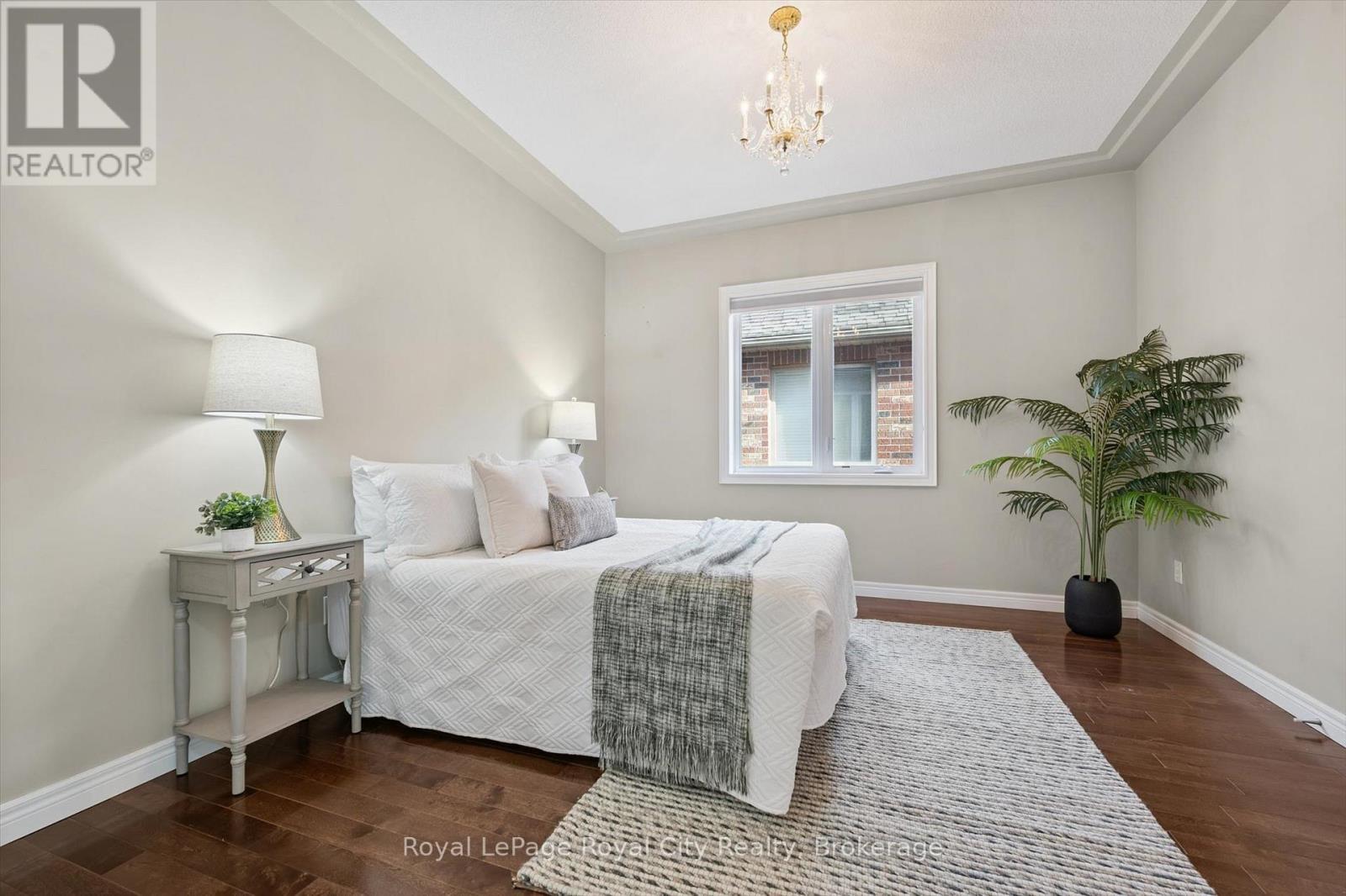 












60A EASTVIEW ROAD

,
Guelph (Grange Road),




Ontario
N1E1Z6

