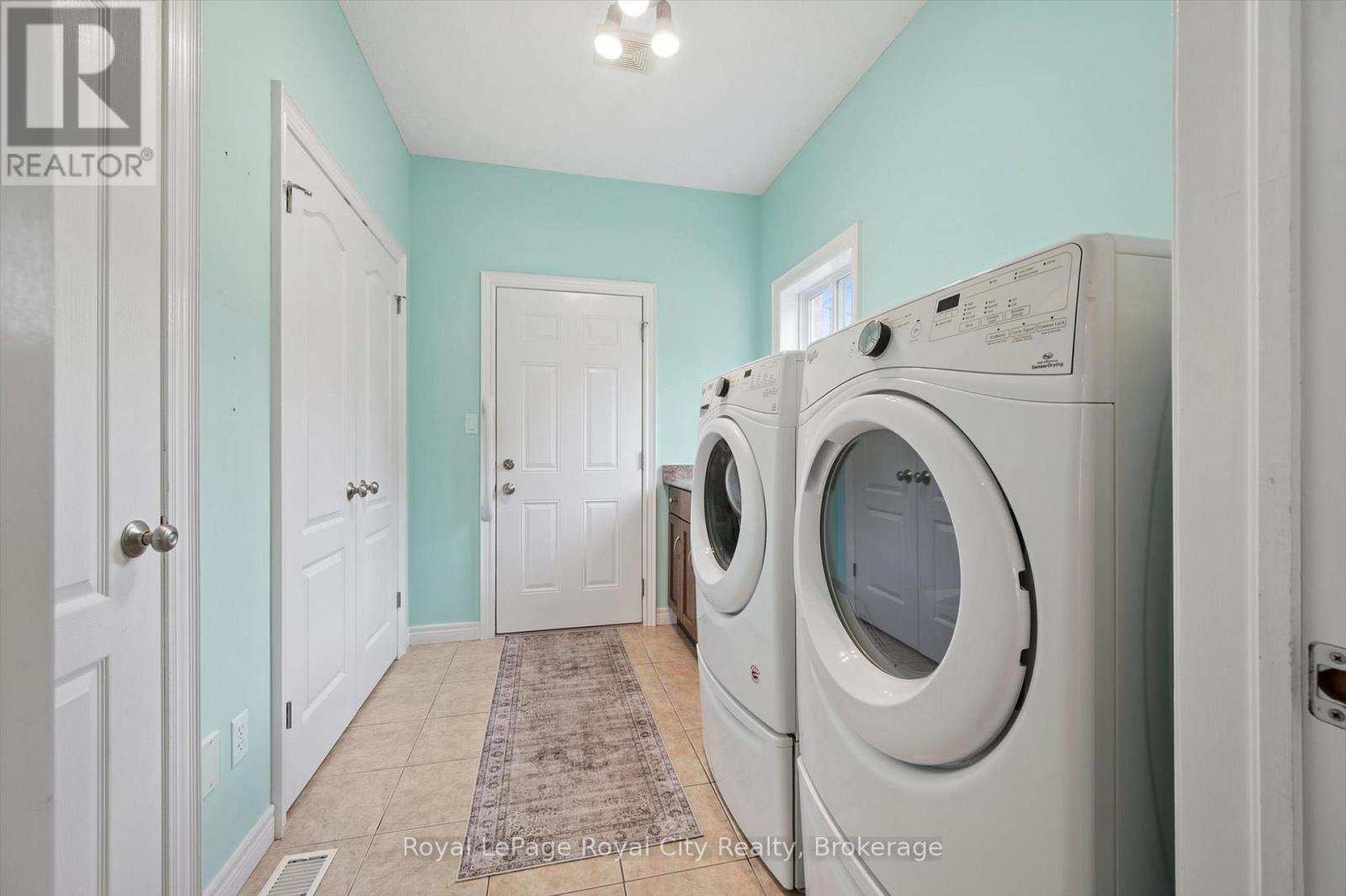












60A EASTVIEW ROAD

,
Guelph (Grange Road),




Ontario
N1E1Z6

