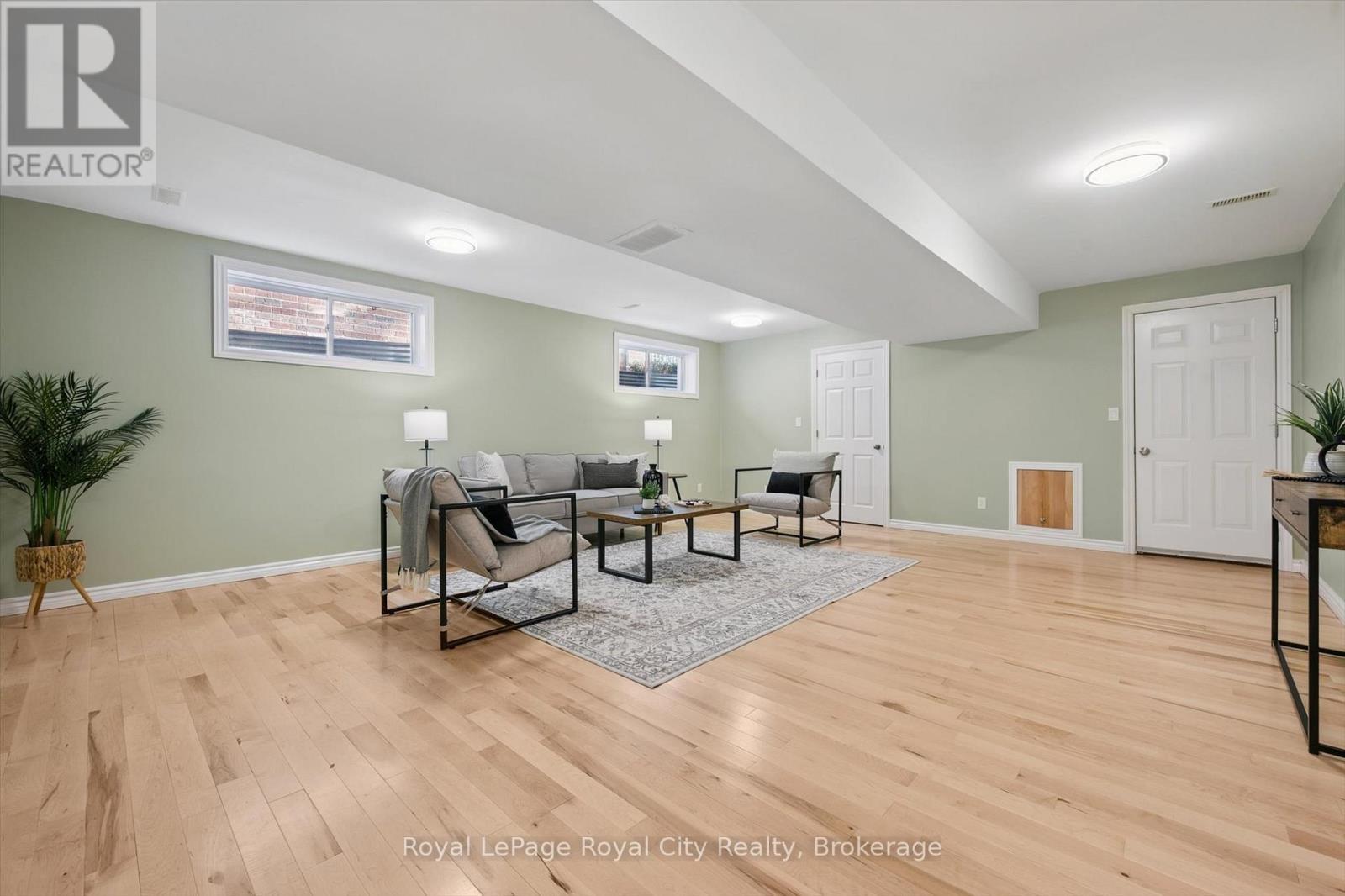 












60A EASTVIEW ROAD

,
Guelph (Grange Road),




Ontario
N1E1Z6

