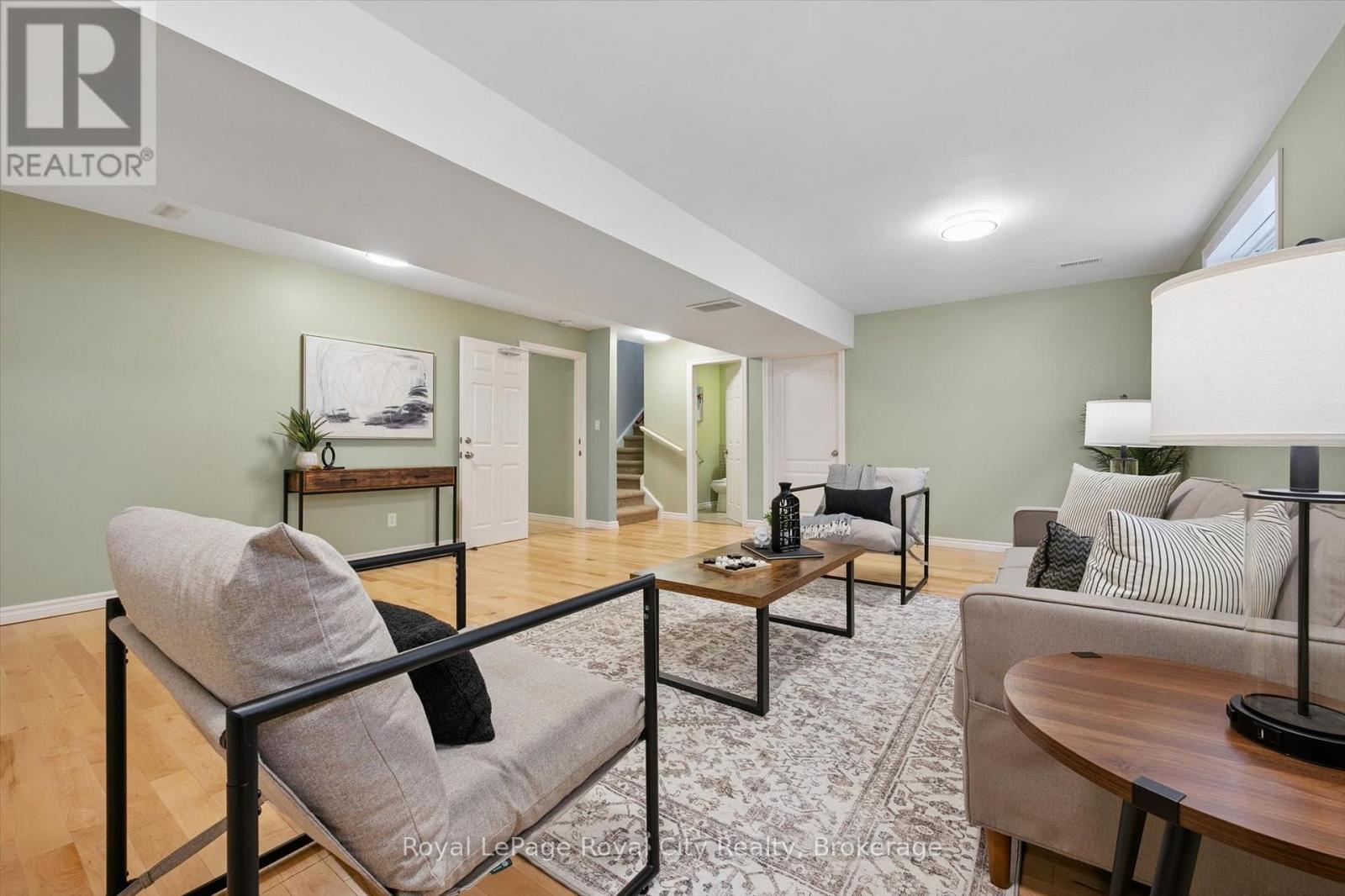 












60A EASTVIEW ROAD

,
Guelph (Grange Road),




Ontario
N1E1Z6

