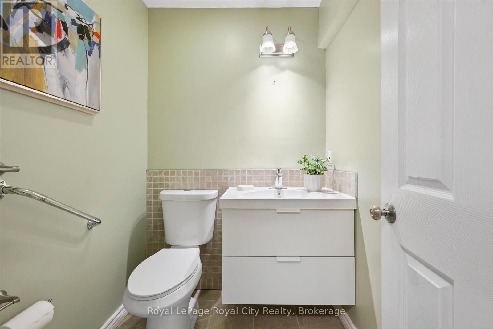 












60A EASTVIEW ROAD

,
Guelph (Grange Road),




Ontario
N1E1Z6

