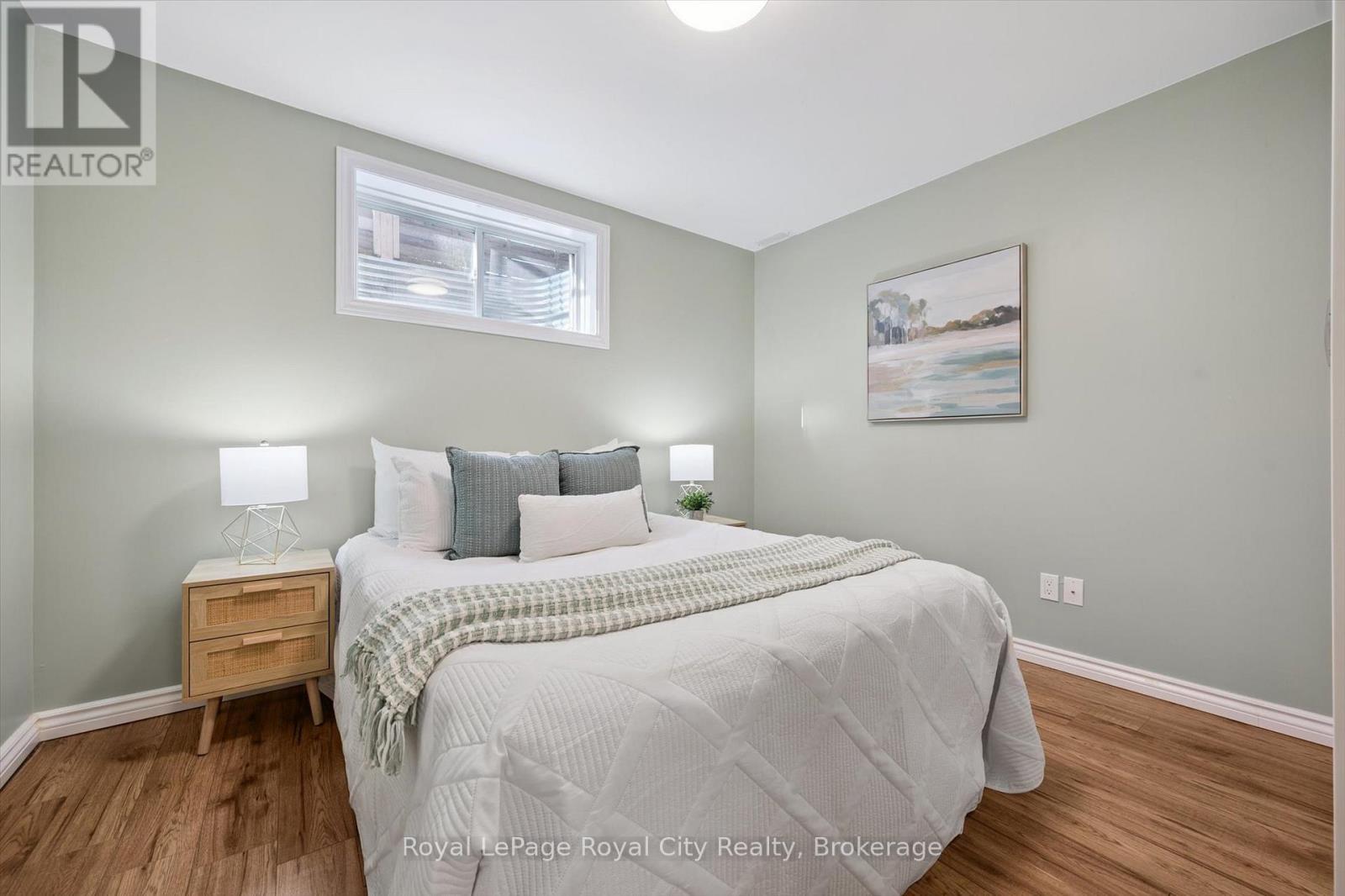












60A EASTVIEW ROAD

,
Guelph (Grange Road),




Ontario
N1E1Z6

