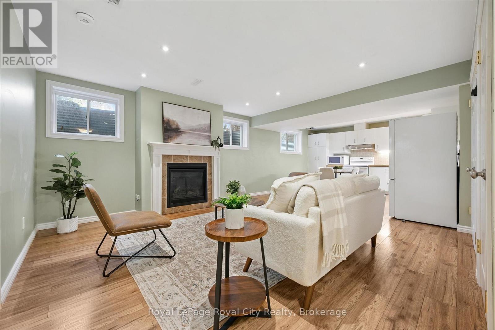 












60A EASTVIEW ROAD

,
Guelph (Grange Road),




Ontario
N1E1Z6

