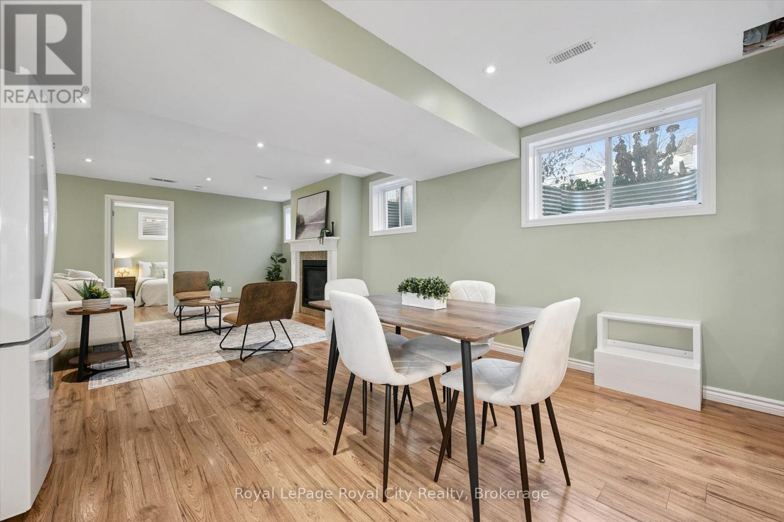 












60A EASTVIEW ROAD

,
Guelph (Grange Road),




Ontario
N1E1Z6

