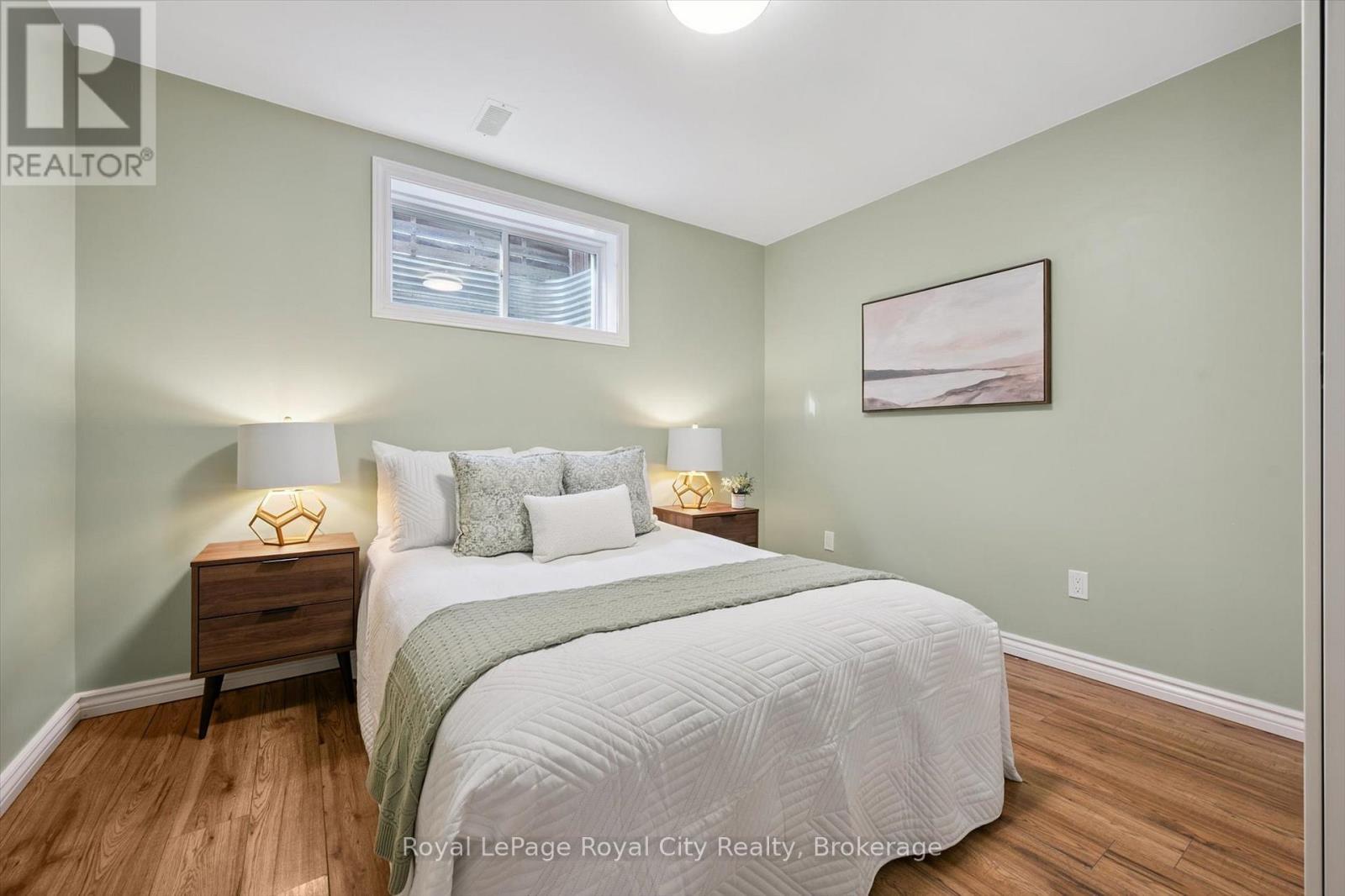 












60A EASTVIEW ROAD

,
Guelph (Grange Road),




Ontario
N1E1Z6

