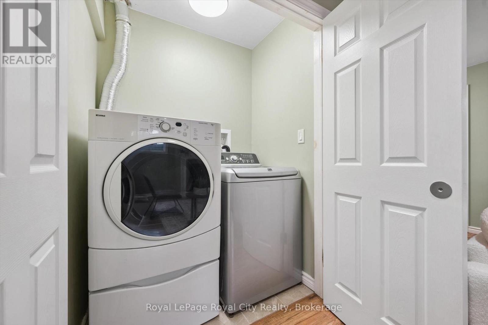 












60A EASTVIEW ROAD

,
Guelph (Grange Road),




Ontario
N1E1Z6

