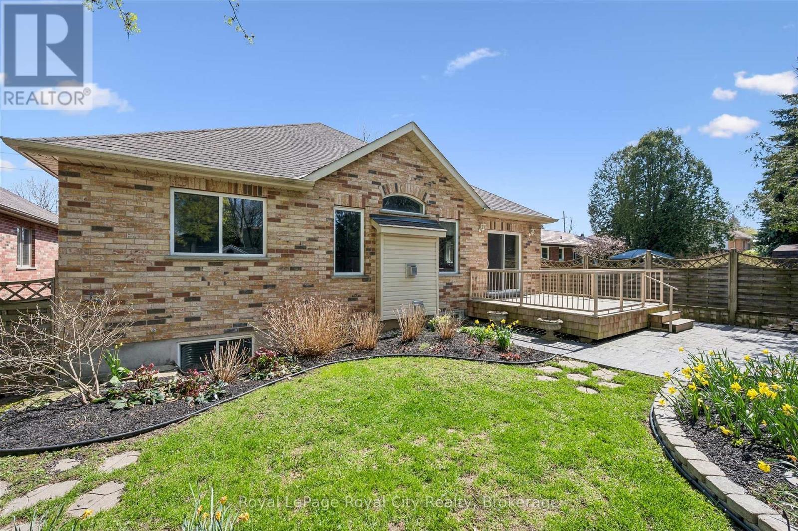 












60A EASTVIEW ROAD

,
Guelph (Grange Road),




Ontario
N1E1Z6

