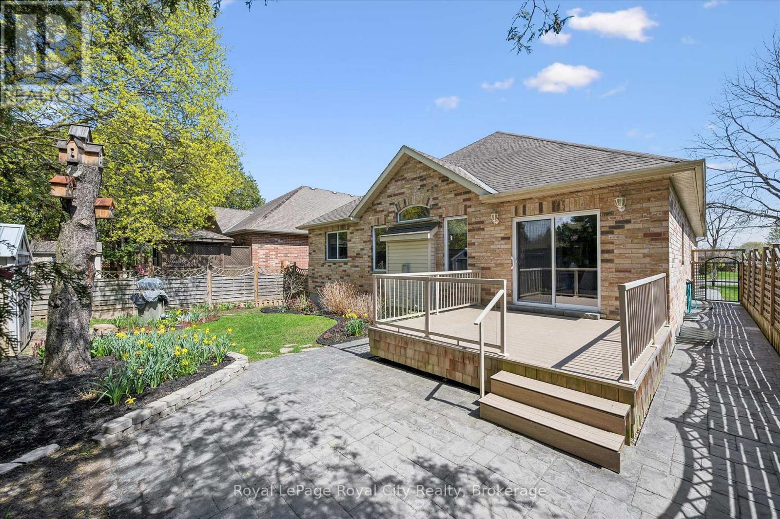 












60A EASTVIEW ROAD

,
Guelph (Grange Road),




Ontario
N1E1Z6

