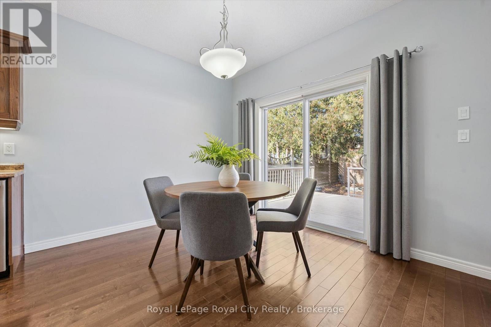 












60A EASTVIEW ROAD

,
Guelph (Grange Road),




Ontario
N1E1Z6

