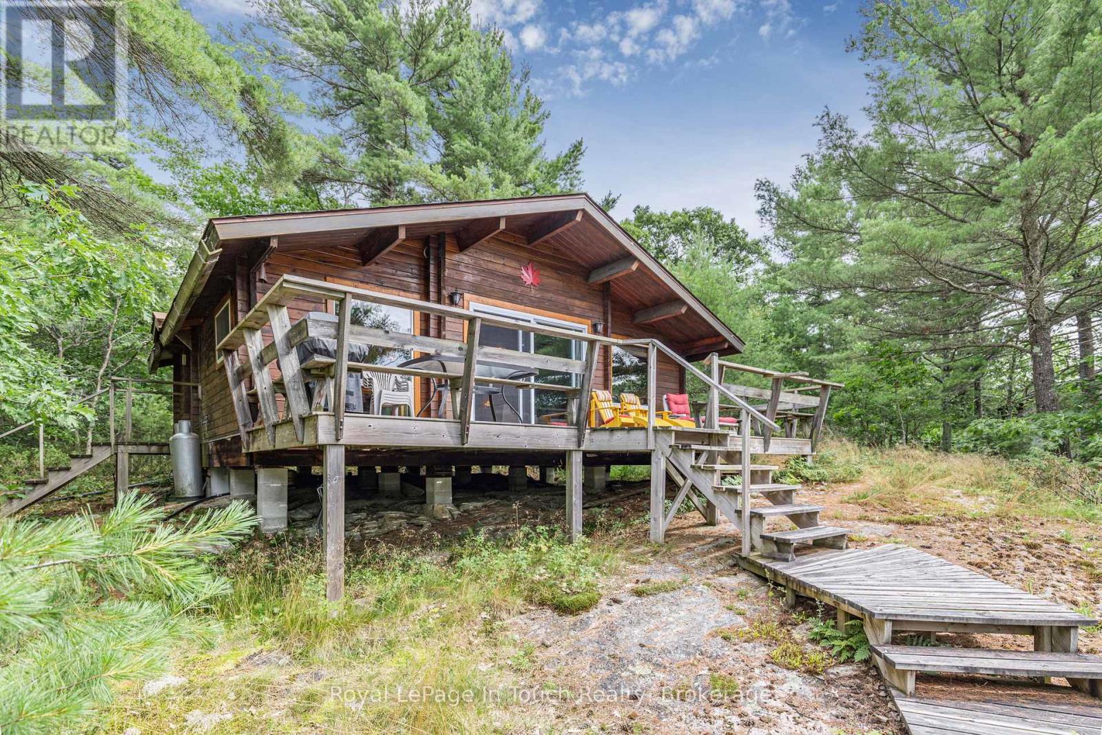 












B207-10 WAHSOUNE ISLAND

,
The Archipelago (Archipelago South),




Ontario
P2A1T4

