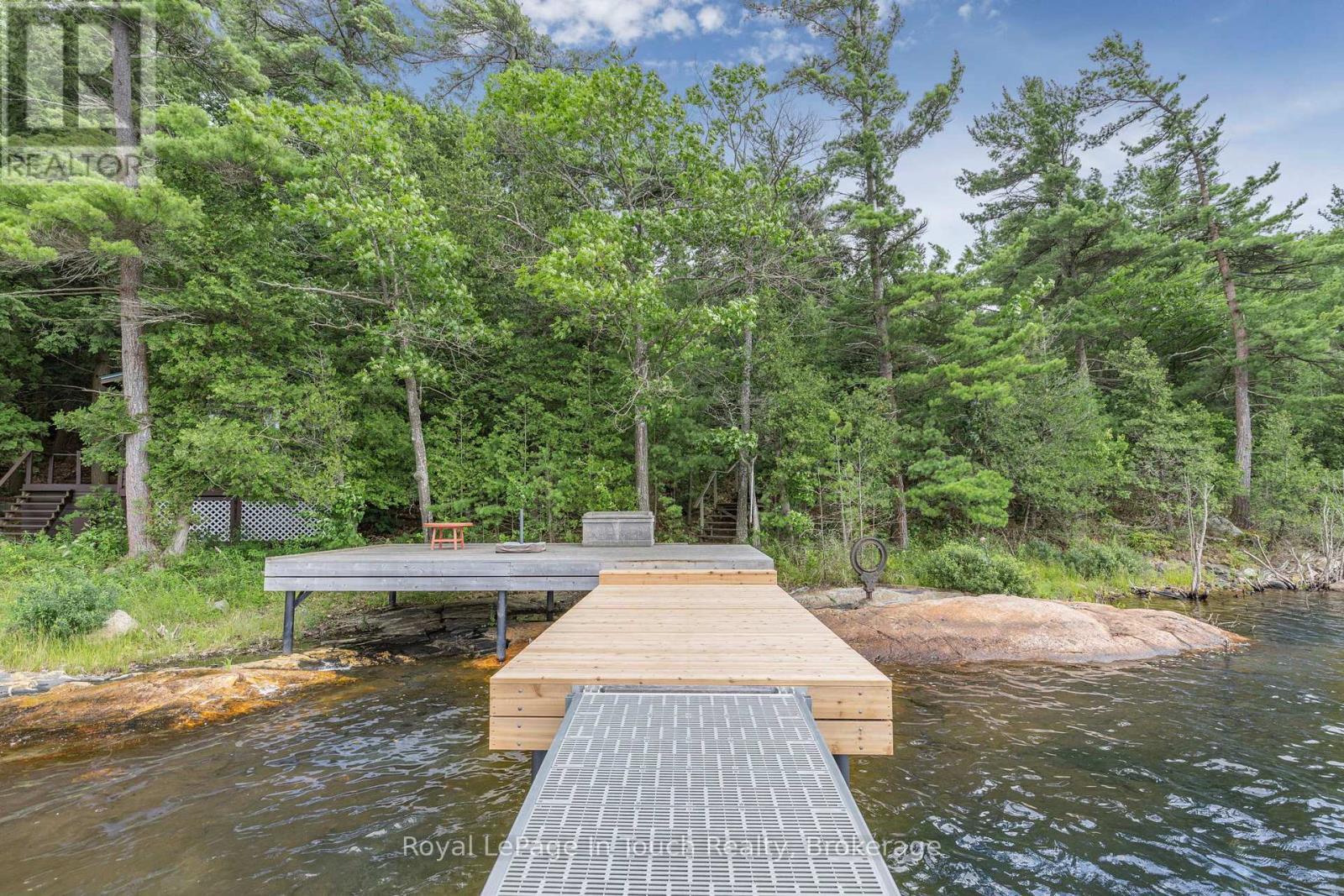 












B207-10 WAHSOUNE ISLAND

,
The Archipelago (Archipelago South),




Ontario
P2A1T4

