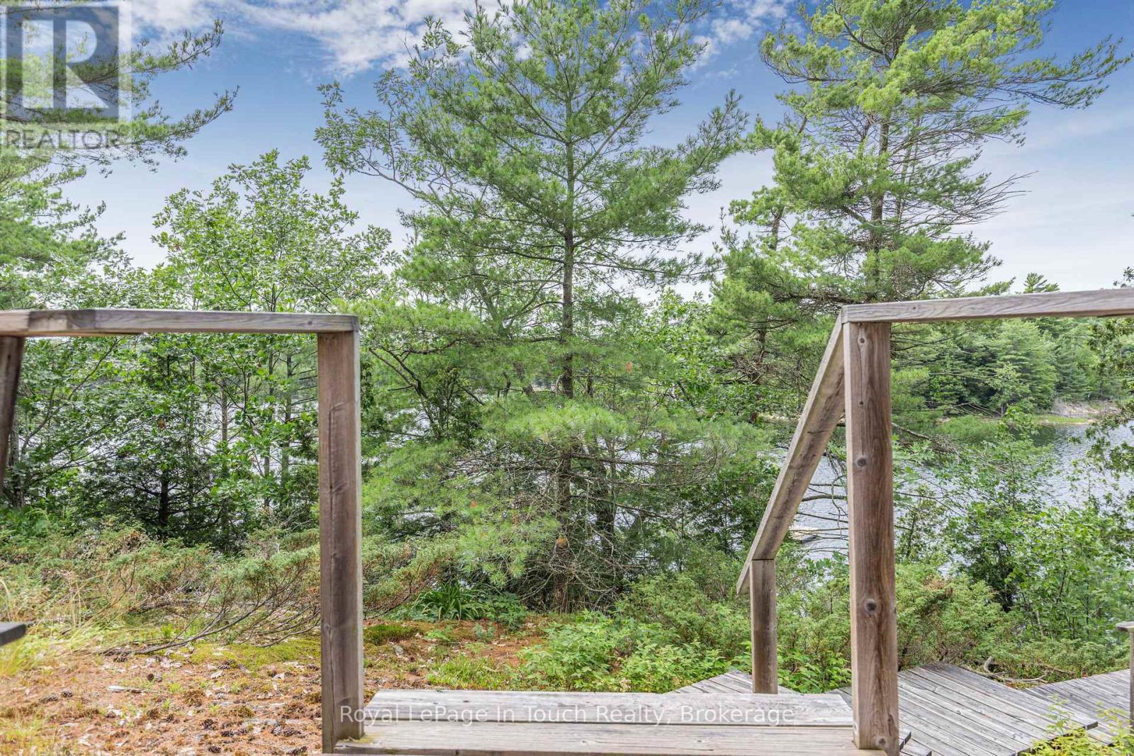 












B207-10 WAHSOUNE ISLAND

,
The Archipelago (Archipelago South),




Ontario
P2A1T4

