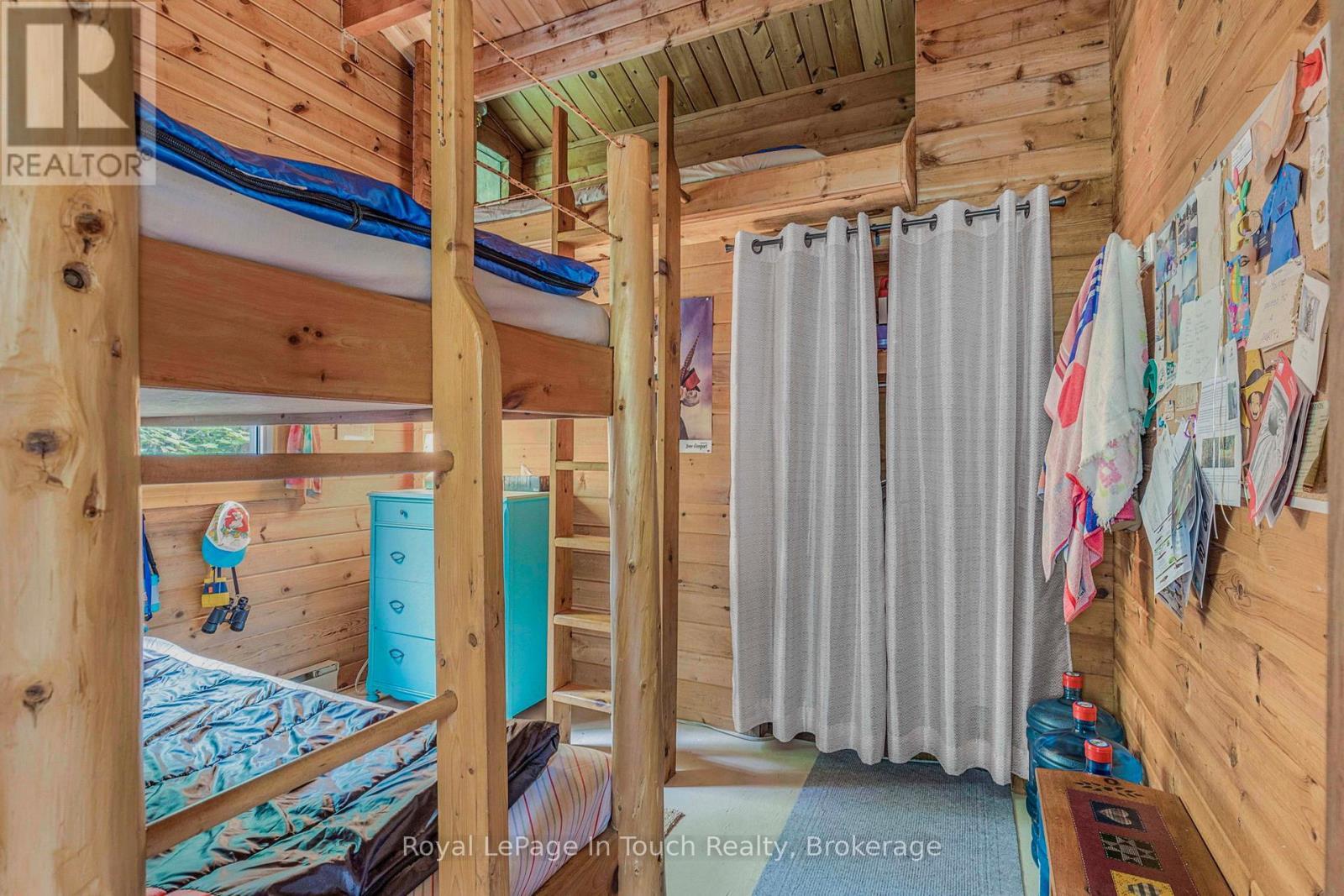 












B207-10 WAHSOUNE ISLAND

,
The Archipelago (Archipelago South),




Ontario
P2A1T4

