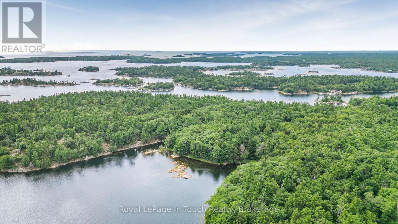 












B207-10 WAHSOUNE ISLAND

,
The Archipelago (Archipelago South),




Ontario
P2A1T4

