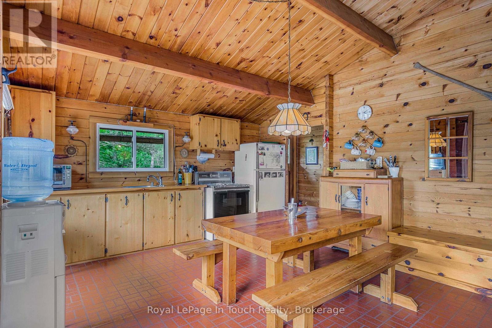 












B207-10 WAHSOUNE ISLAND

,
The Archipelago (Archipelago South),




Ontario
P2A1T4

