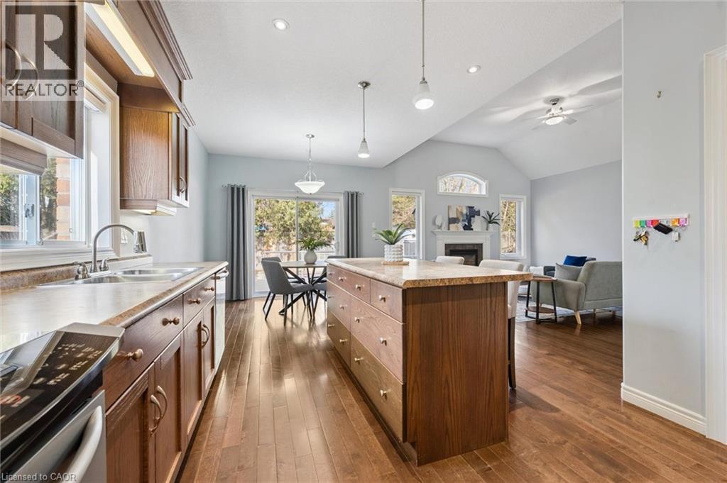 












60A EASTVIEW Road

,
Guelph,




Ontario
N1E1Z6

