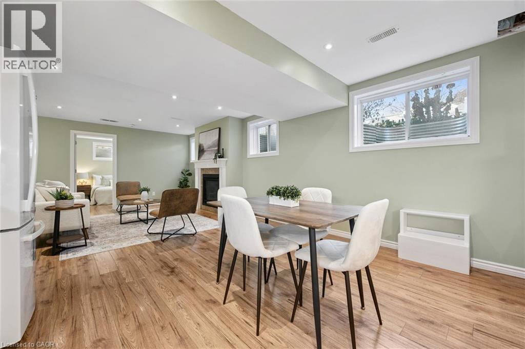 












60A EASTVIEW Road

,
Guelph,




Ontario
N1E1Z6

