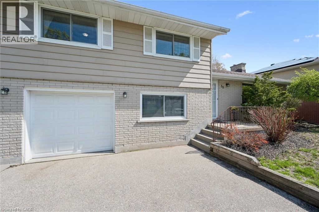 












39 CHARLOTTE Crescent

,
Kitchener,




Ontario
N2B2K2

