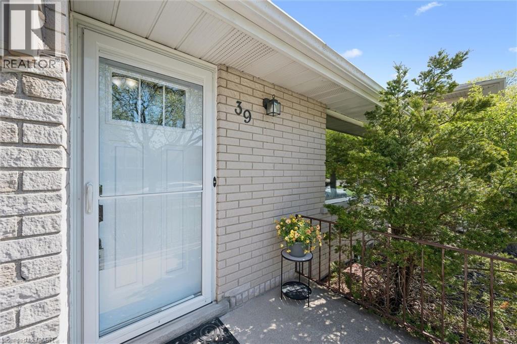 












39 CHARLOTTE Crescent

,
Kitchener,




Ontario
N2B2K2

