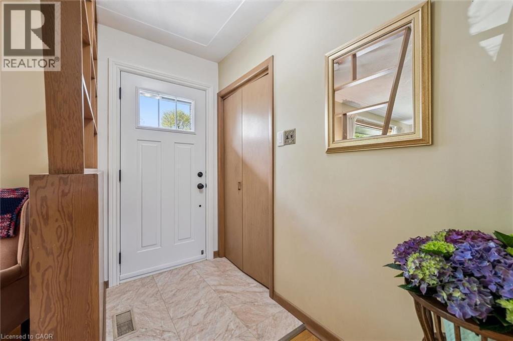 












39 CHARLOTTE Crescent

,
Kitchener,




Ontario
N2B2K2

