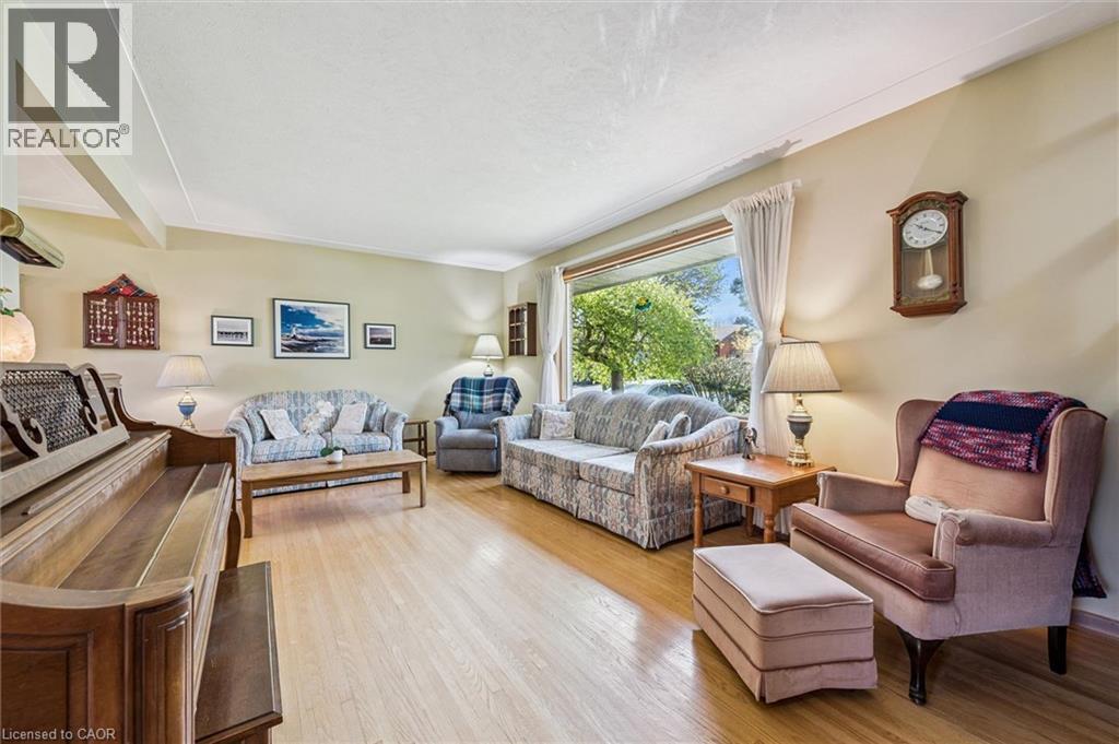 












39 CHARLOTTE Crescent

,
Kitchener,




Ontario
N2B2K2


