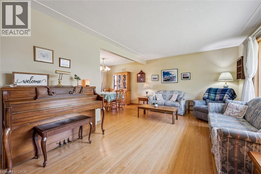 












39 CHARLOTTE Crescent

,
Kitchener,




Ontario
N2B2K2

