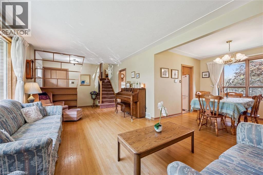 












39 CHARLOTTE Crescent

,
Kitchener,




Ontario
N2B2K2

