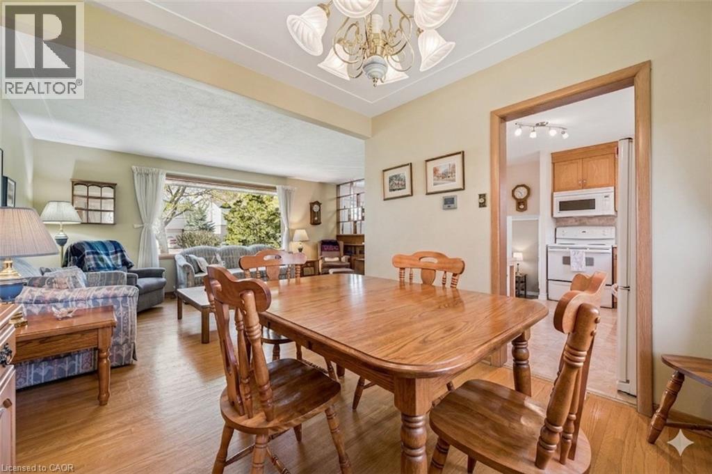 












39 CHARLOTTE Crescent

,
Kitchener,




Ontario
N2B2K2

