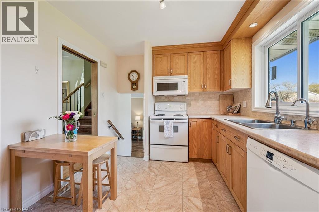 












39 CHARLOTTE Crescent

,
Kitchener,




Ontario
N2B2K2

