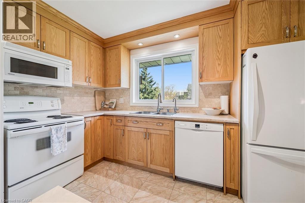 












39 CHARLOTTE Crescent

,
Kitchener,




Ontario
N2B2K2

