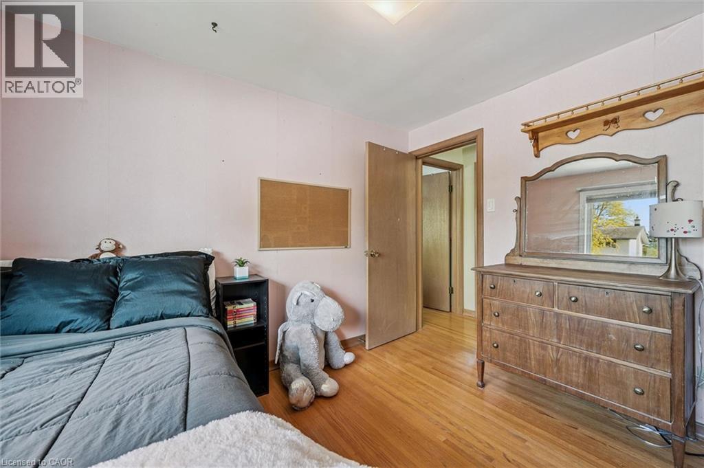 












39 CHARLOTTE Crescent

,
Kitchener,




Ontario
N2B2K2

