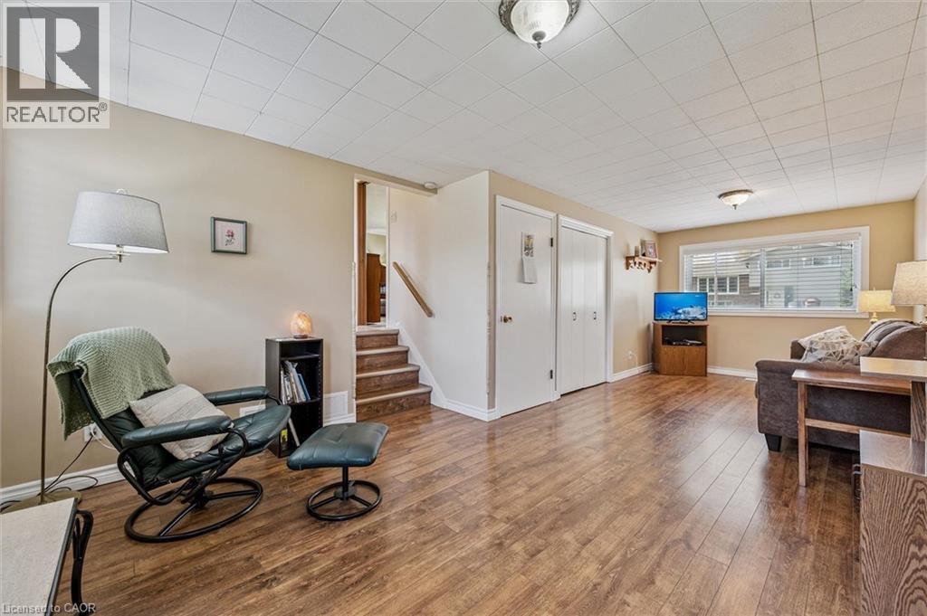 












39 CHARLOTTE Crescent

,
Kitchener,




Ontario
N2B2K2


