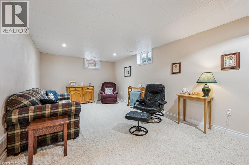 












39 CHARLOTTE Crescent

,
Kitchener,




Ontario
N2B2K2

