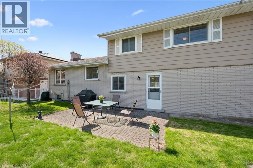 












39 CHARLOTTE Crescent

,
Kitchener,




Ontario
N2B2K2

