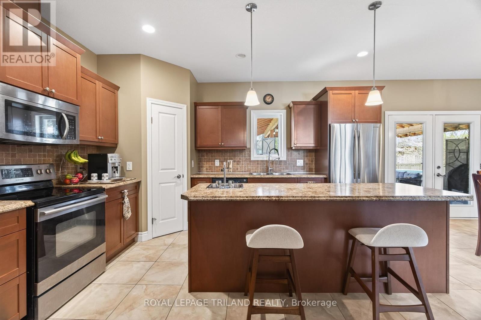 












40 FIELDSTONE CRESCENT

,
Middlesex Centre (Komoka),




Ontario
N0L1R0

