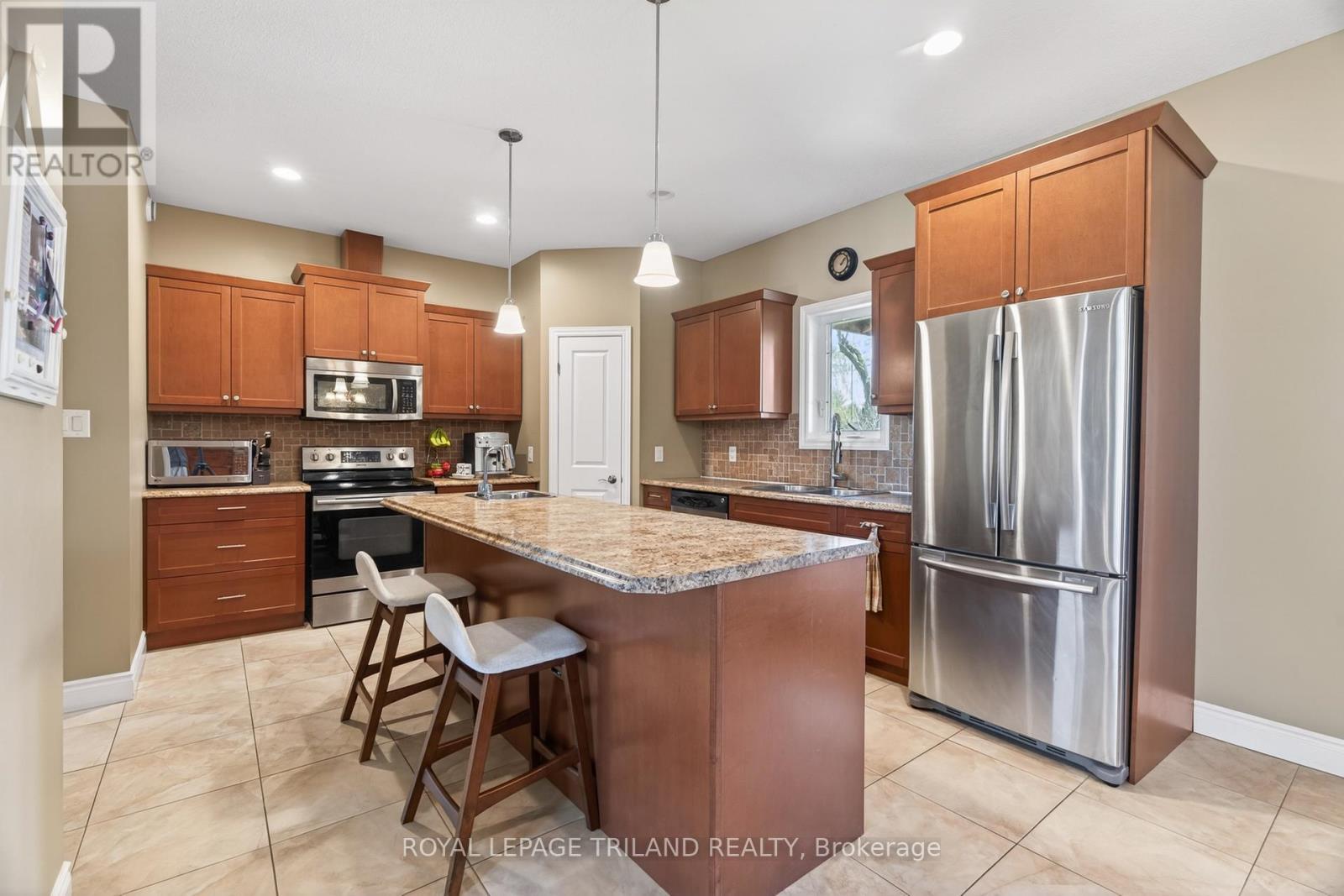 












40 FIELDSTONE CRESCENT

,
Middlesex Centre (Komoka),




Ontario
N0L1R0

