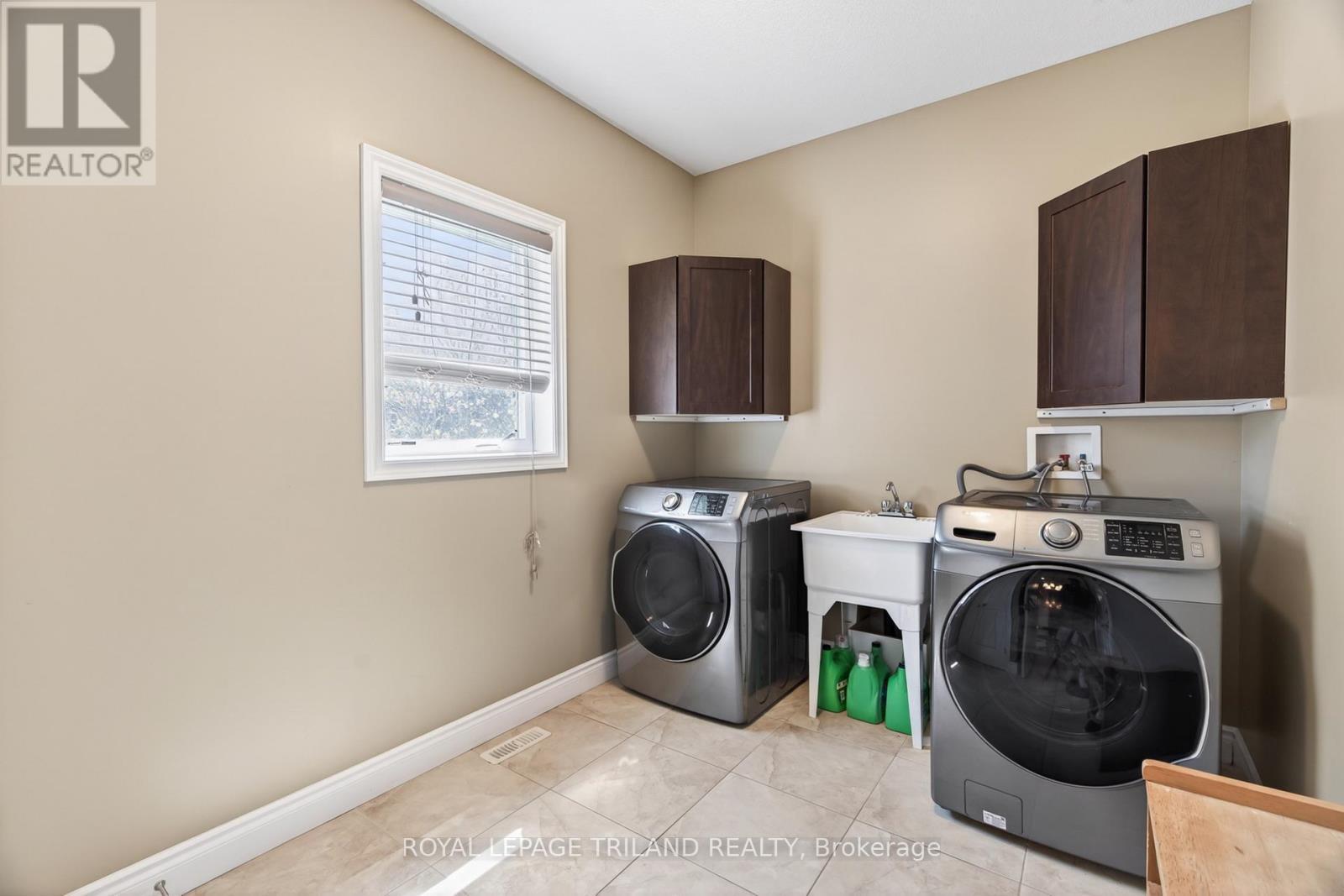 












40 FIELDSTONE CRESCENT

,
Middlesex Centre (Komoka),




Ontario
N0L1R0

