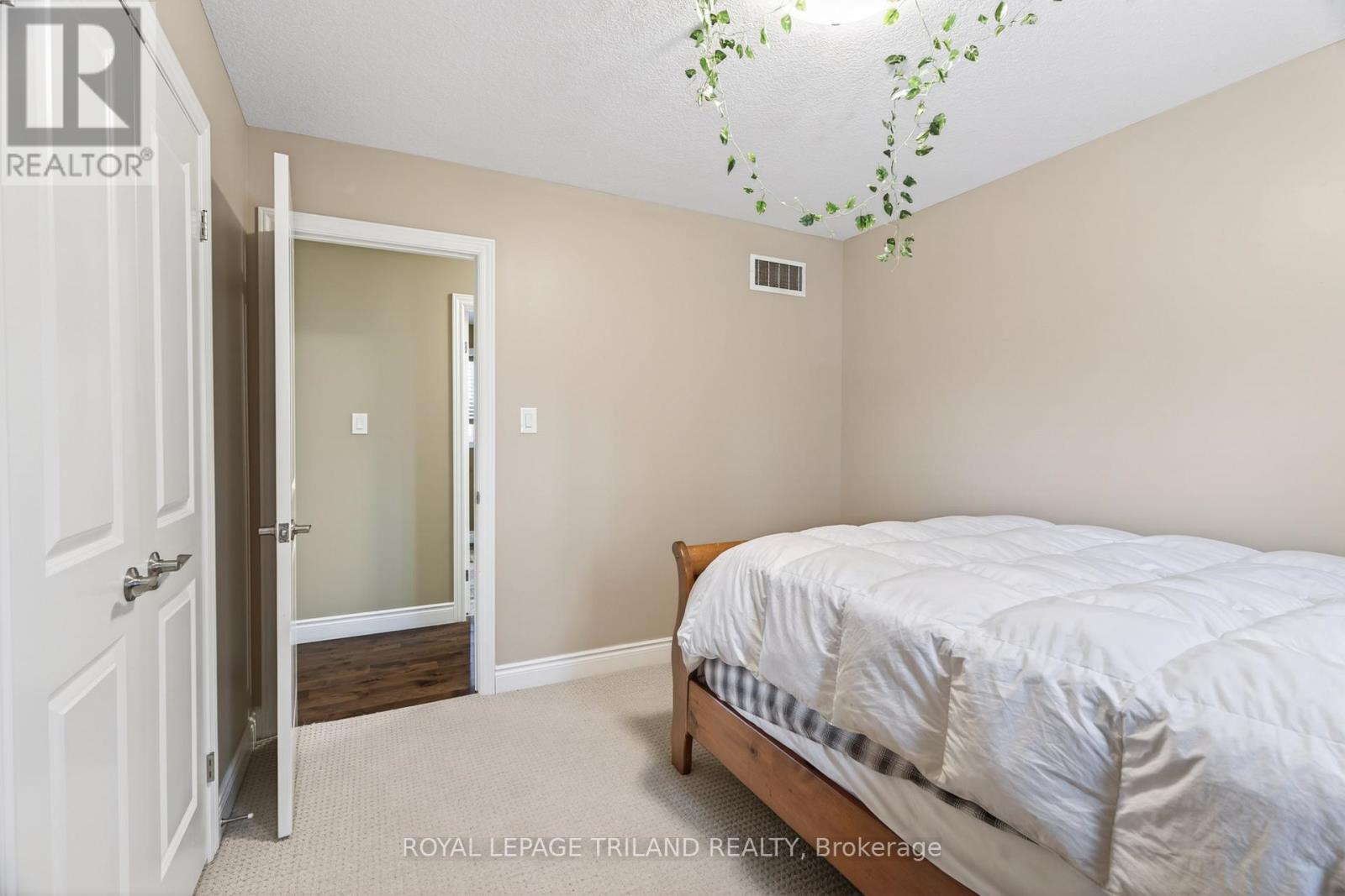 












40 FIELDSTONE CRESCENT

,
Middlesex Centre (Komoka),




Ontario
N0L1R0

