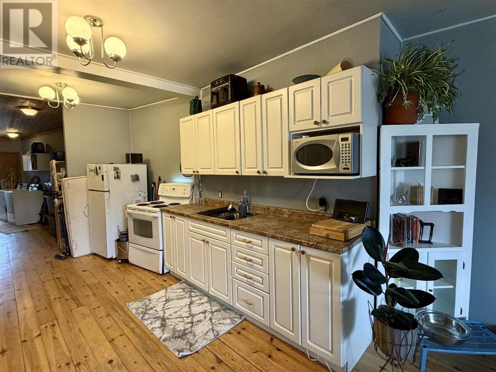 












48 Ontario AVE

,
Elliot Lake,




Ontario
P5A1Y1

