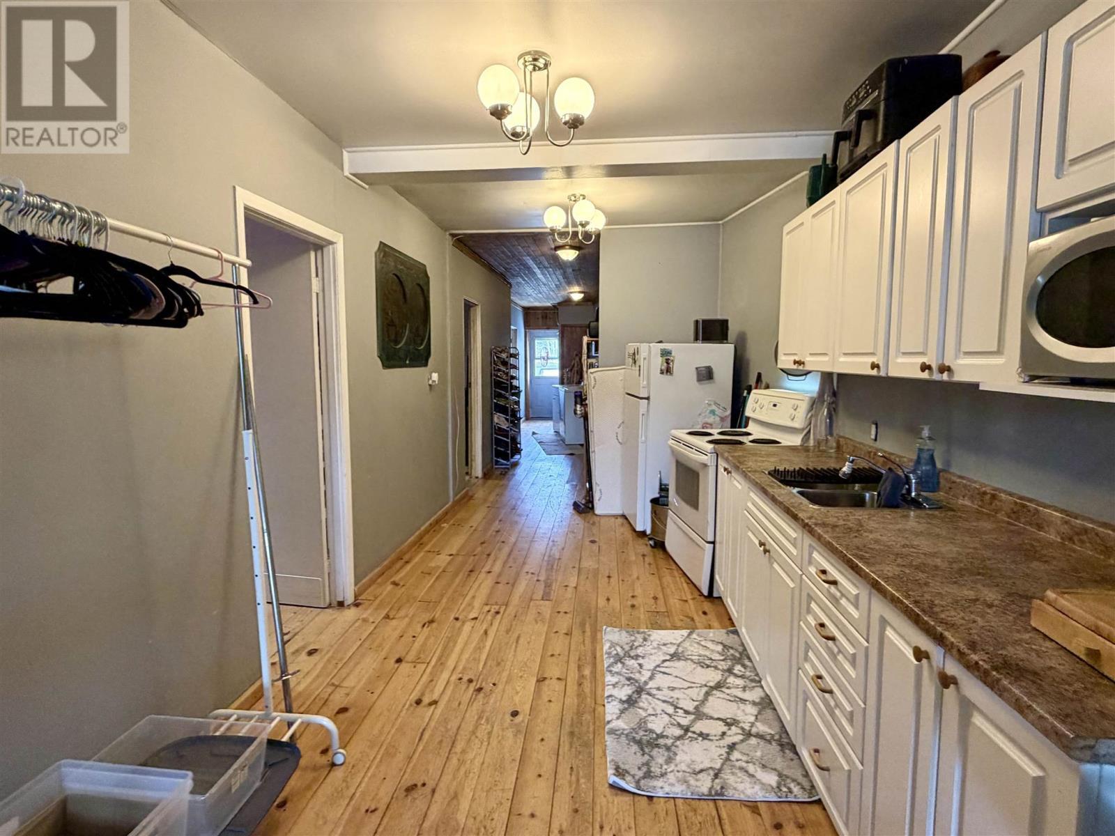 












48 Ontario AVE

,
Elliot Lake,




Ontario
P5A1Y1

