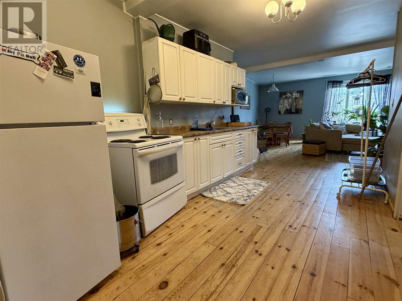 












48 Ontario AVE

,
Elliot Lake,




Ontario
P5A1Y1

