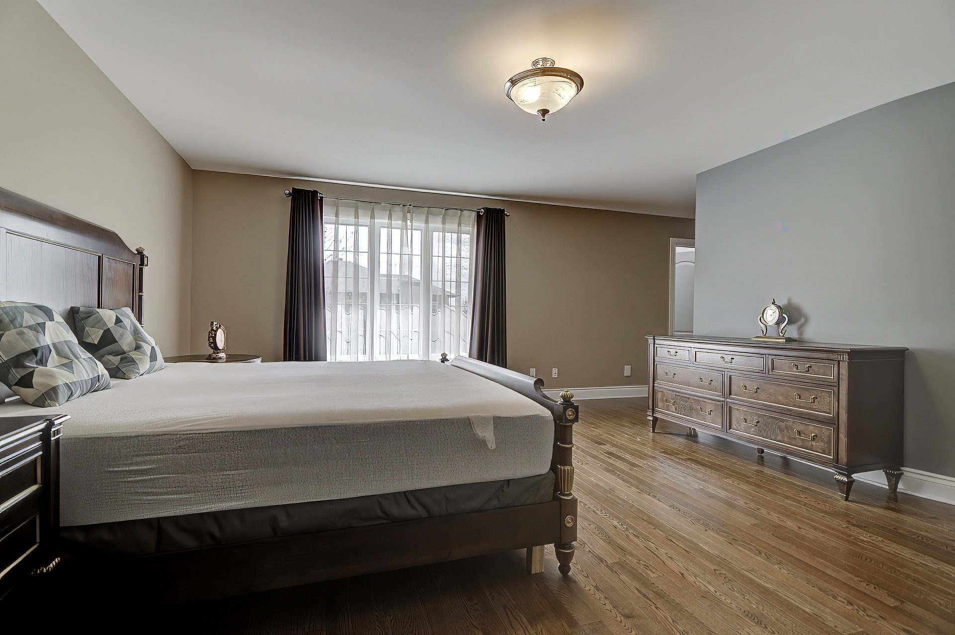 









8085


Rue de Lausanne

,
Brossard,




QC
J4Y0K3

