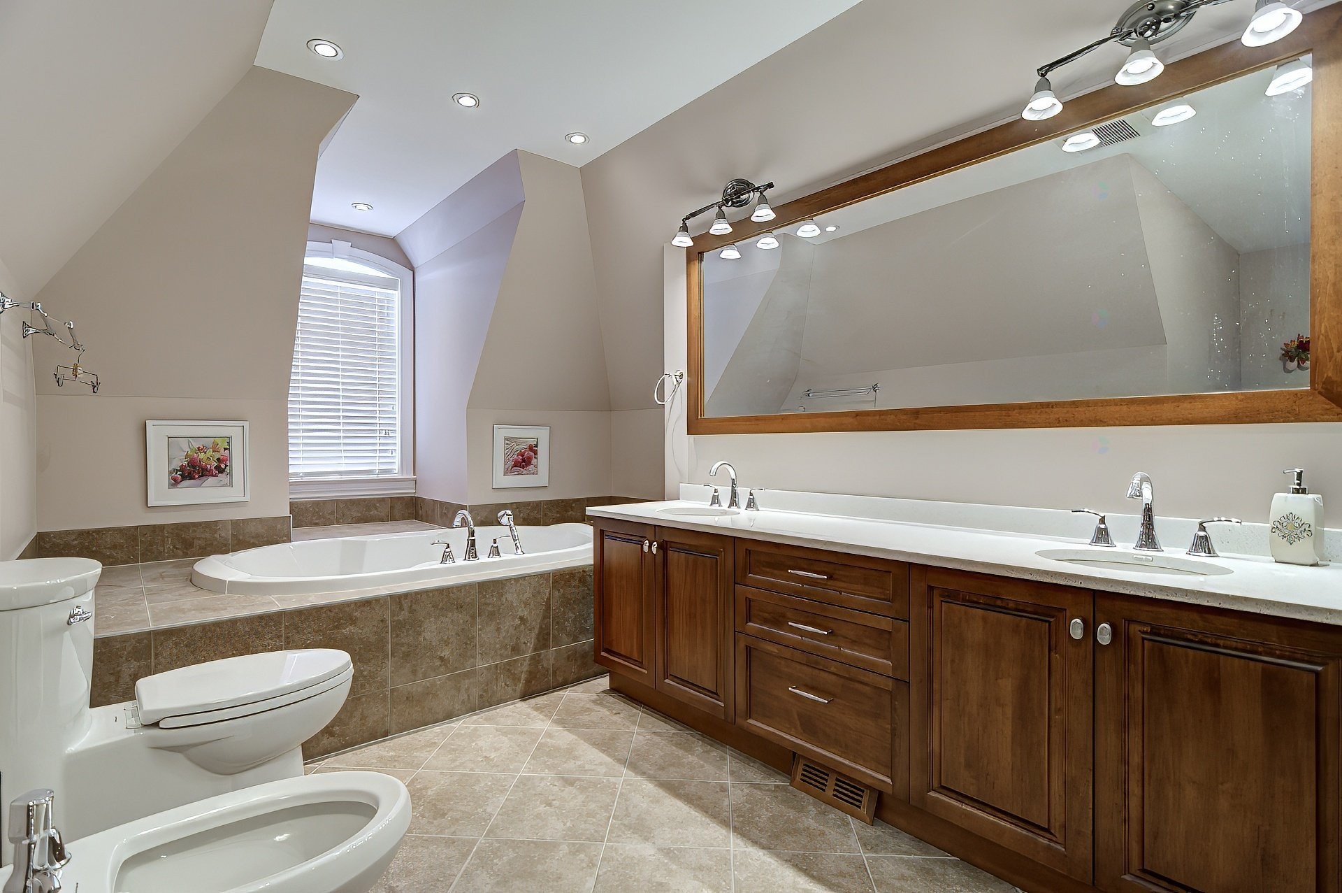 









8085


Rue de Lausanne

,
Brossard,




QC
J4Y0K3

