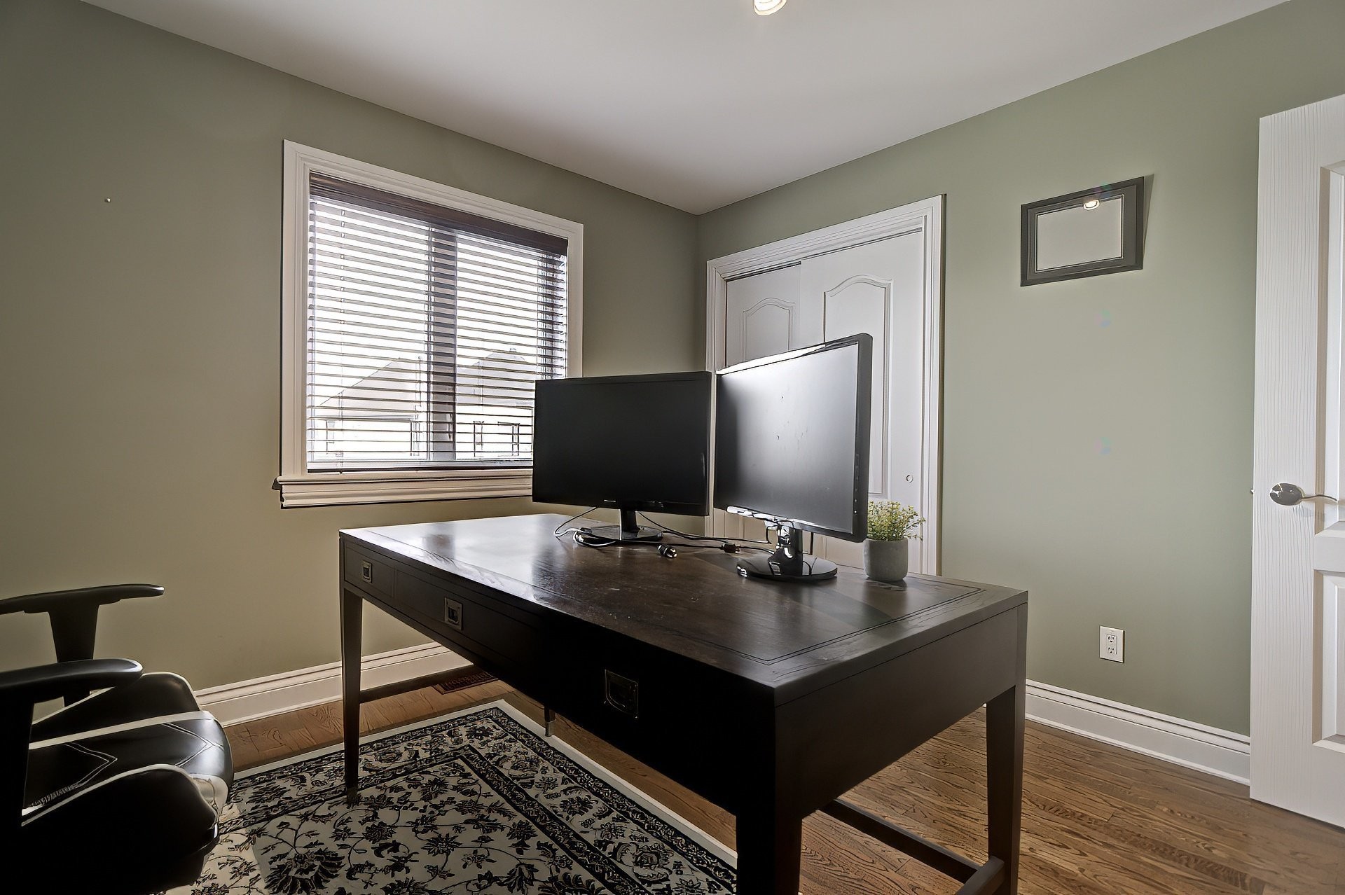 









8085


Rue de Lausanne

,
Brossard,




QC
J4Y0K3

