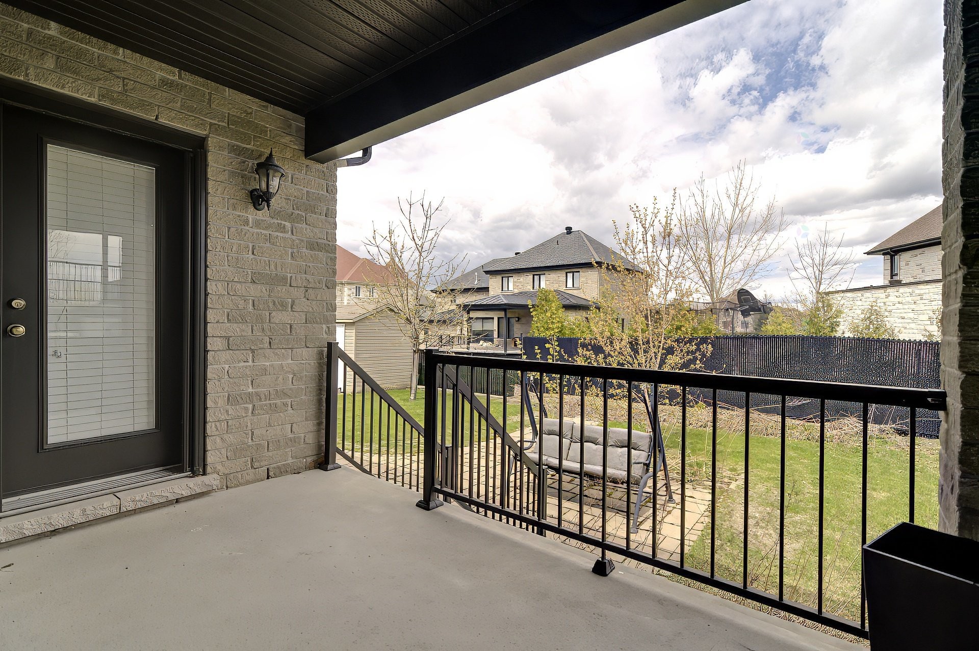 









8085


Rue de Lausanne

,
Brossard,




QC
J4Y0K3


