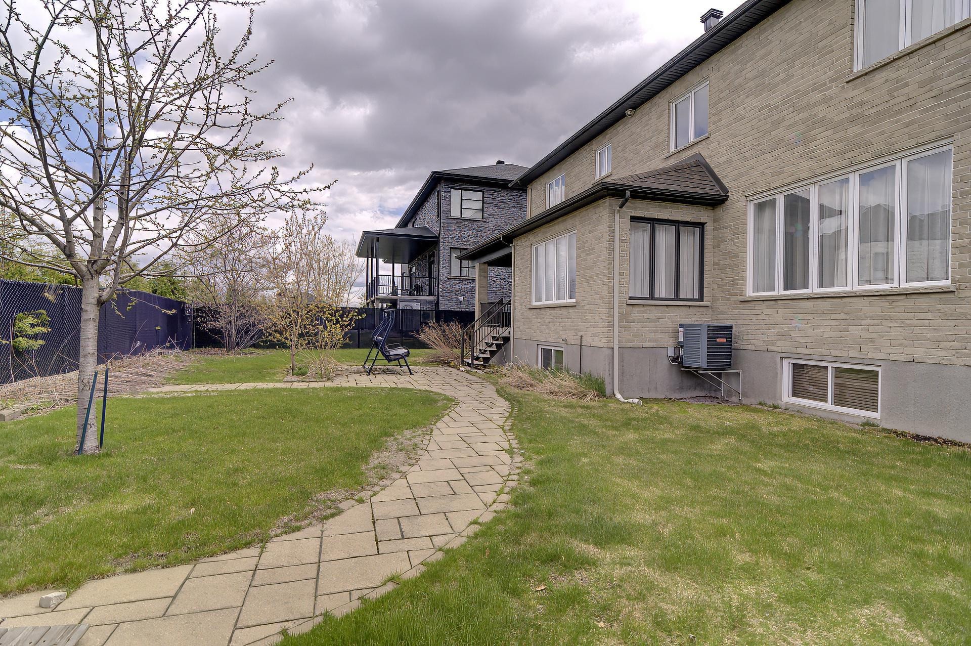 









8085


Rue de Lausanne

,
Brossard,




QC
J4Y0K3

