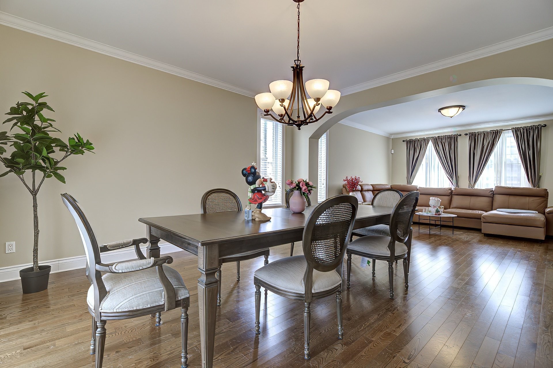 









8085


Rue de Lausanne

,
Brossard,




QC
J4Y0K3

